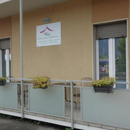 The Door In The And Parking Space ゲストハウス